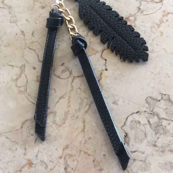 Black Leather Feather Purse Attachment - Picture 4 of 4